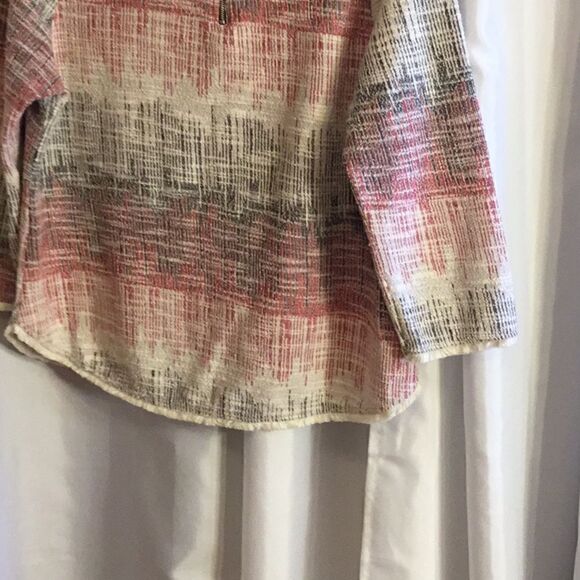 Ladies top with sleeve & hem fringe in size medium - Picture 10 of 11